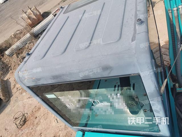 駕駛室頂部（整機外觀）