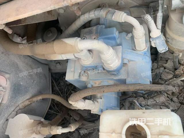 液壓泵艙室正面整體(整機(jī)外觀) 液壓泵艙室正面整體(整機(jī)外觀)