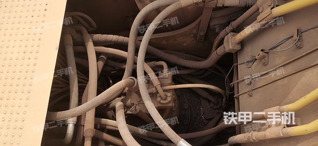 回轉(zhuǎn)馬達(dá)和主控閥(整機(jī)外觀) 回轉(zhuǎn)馬達(dá)和主控閥(整機(jī)外觀)