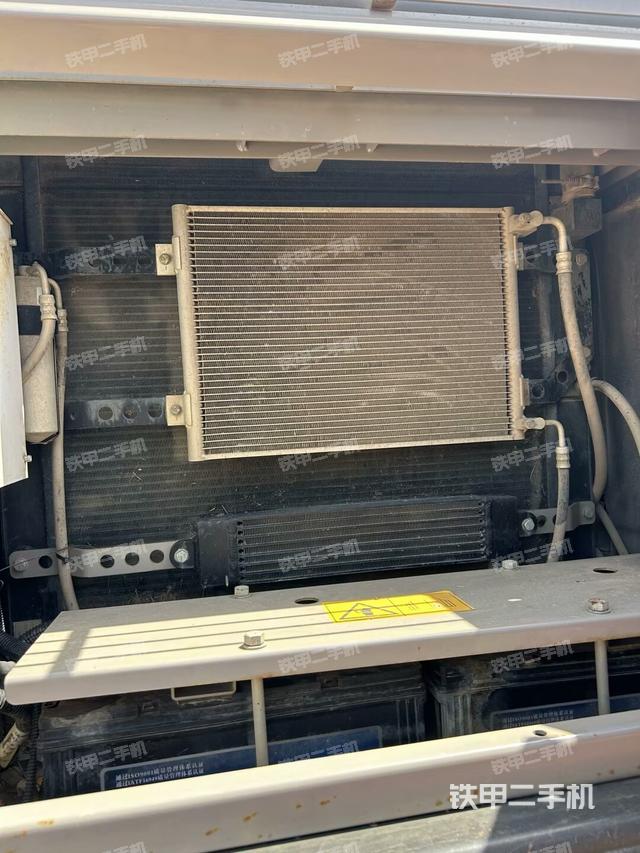 散熱器正面(大件艙室) 散熱器正面(大件艙室)