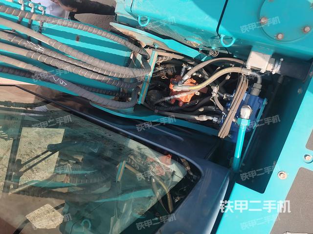 回轉馬達和主控閥（整機外觀）