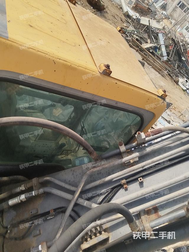 驾驶室顶部（整机外观）