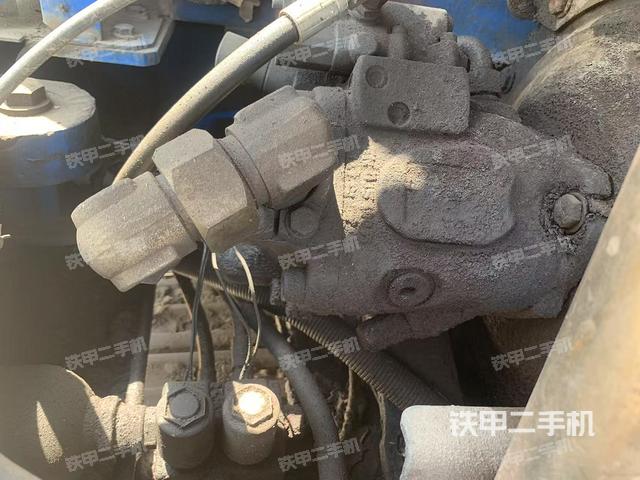 液壓泵艙室正面整體（整機(jī)外觀）