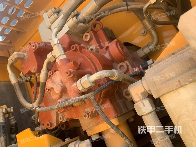 液壓泵艙室正面整體（整機(jī)外觀(guān)）