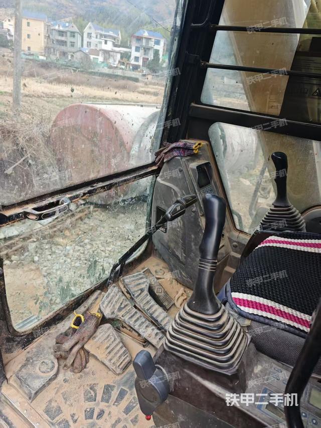 駕駛室整體（整機(jī)外觀）