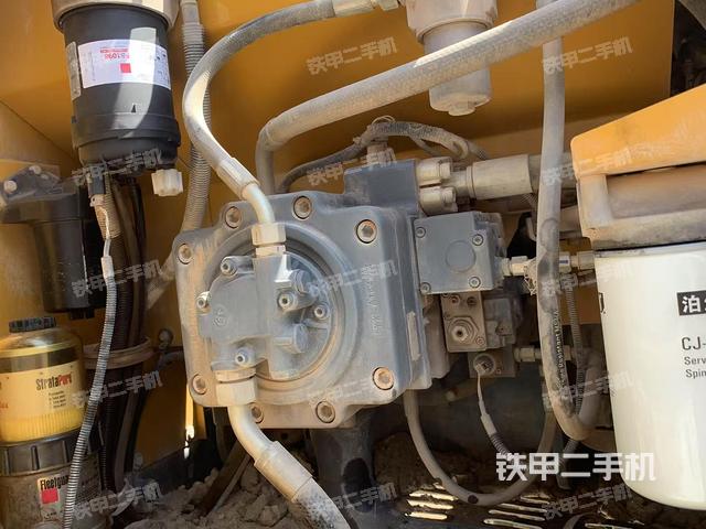 液壓泵艙室正面整體(整機(jī)外觀) 液壓泵艙室正面整體(整機(jī)外觀)