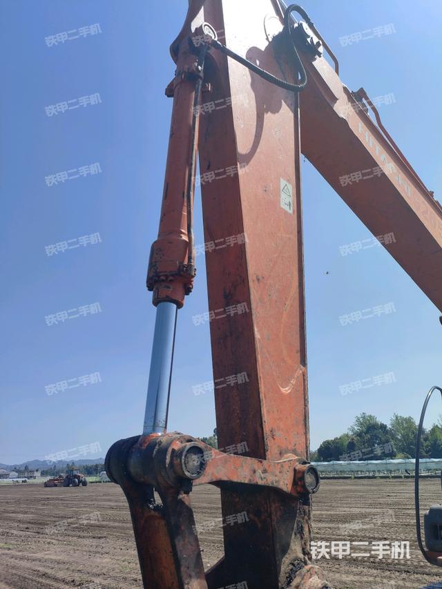 小臂整體左后(工作和回轉裝置) 小臂整體左后(工作和回轉裝置)