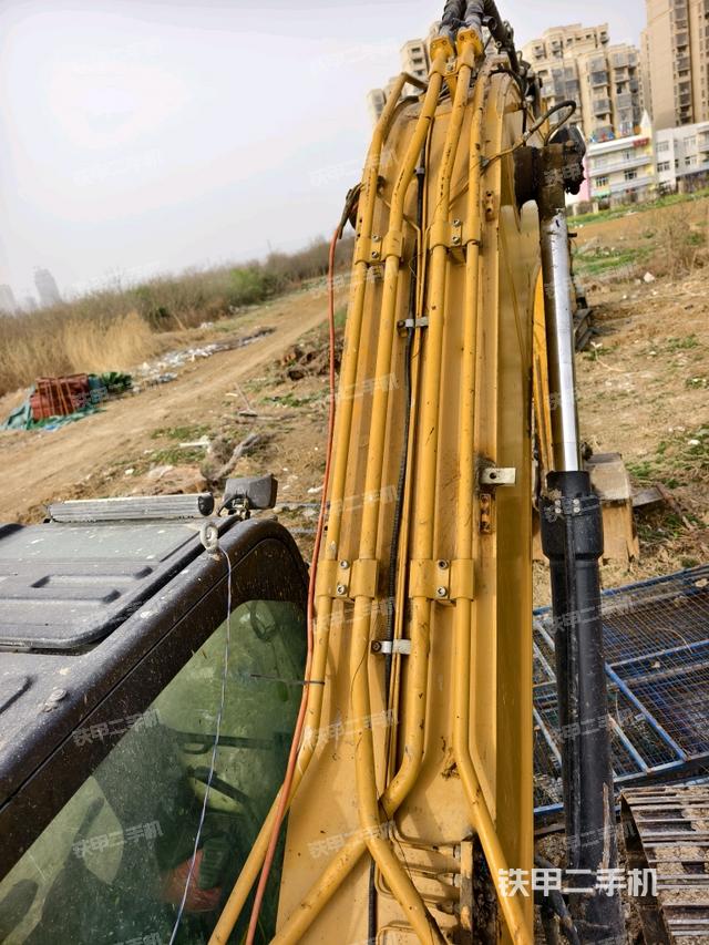 大臂背部俯視（工作和回轉(zhuǎn)裝置）