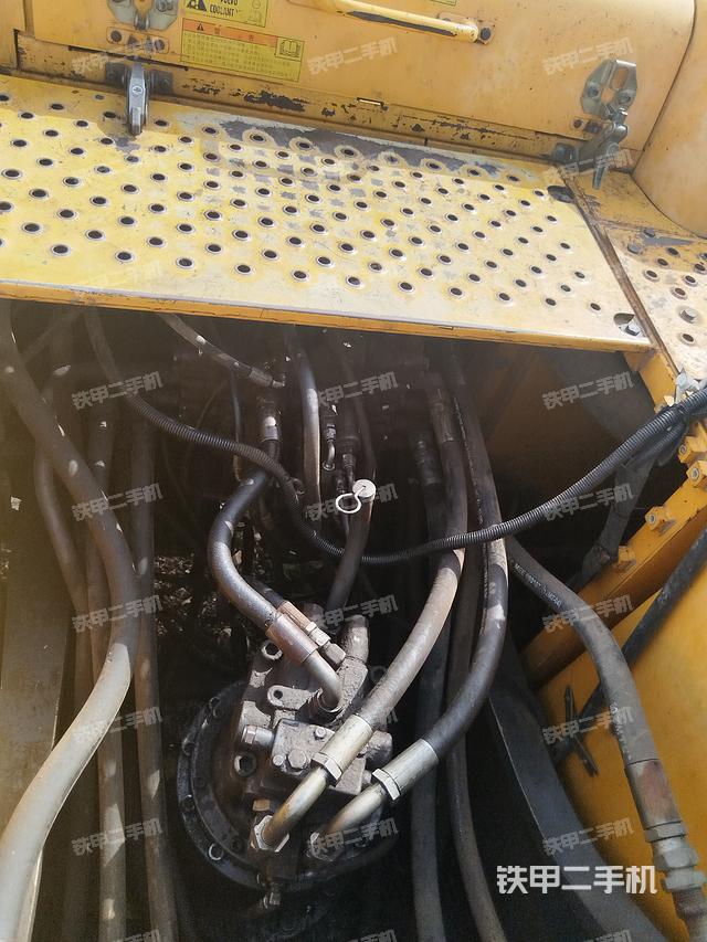 回转马达和主控阀（整机外观）