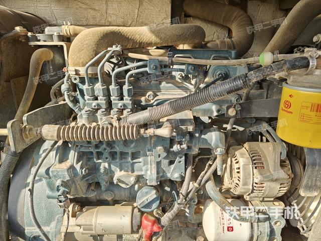 發(fā)動(dòng)機(jī)室（上車(chē)部件）