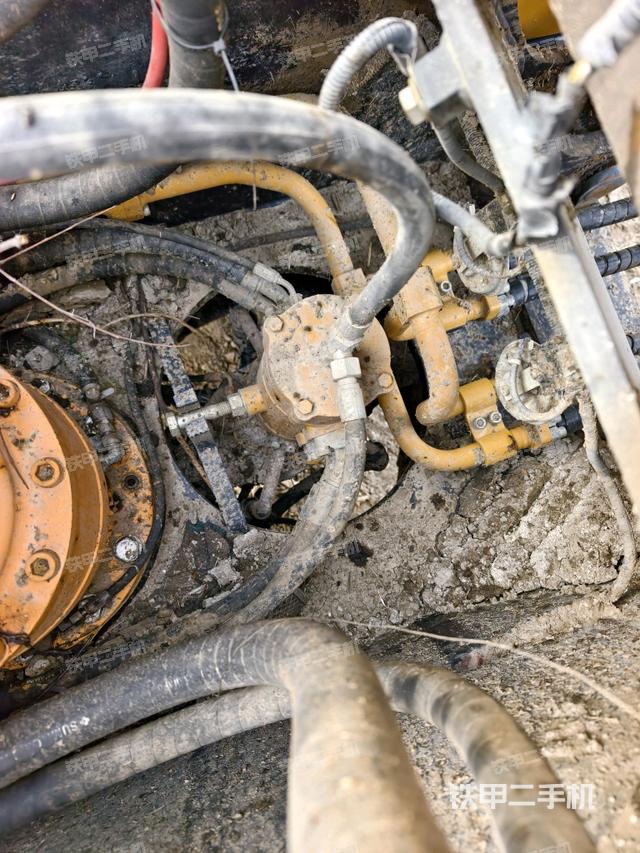 中央回轉(zhuǎn)接頭特寫（上車部件）