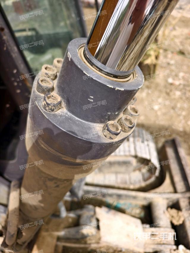 轉(zhuǎn)盤和下車架正前（工作和回轉(zhuǎn)裝置）