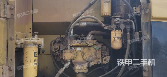 液壓泵艙室正面整體(整機(jī)外觀) 液壓泵艙室正面整體(整機(jī)外觀)