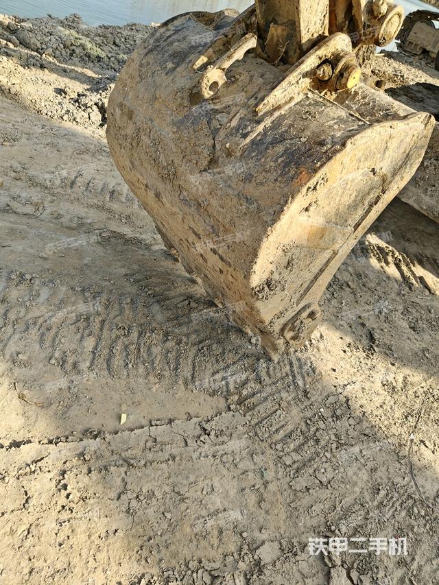 鏟斗右后整體（工作和回轉(zhuǎn)裝置）