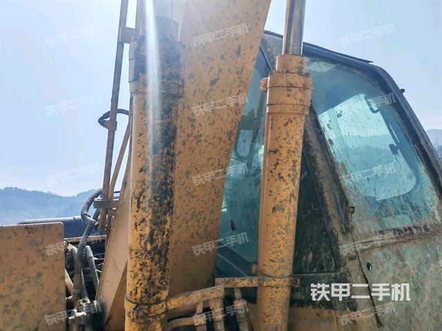 小臂整體右前（工作和回轉裝置）