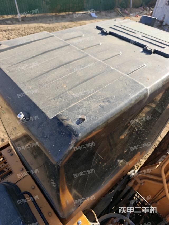 駕駛室頂部(整機外觀) 駕駛室頂部(整機外觀)