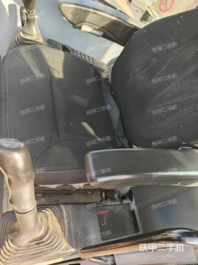 座椅右側(cè)控制臺(tái)/鑰匙門(mén)/油門(mén)/含右手柄（駕駛室部分）