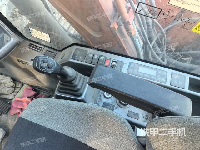 座椅右側(cè)控制臺(tái)/鑰匙門/油門/含右手柄(駕駛室部分) 座椅右側(cè)控制臺(tái)/鑰匙門/油門/含右手柄(駕駛室部分)