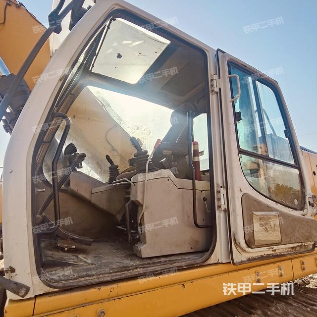 駕駛室整體（整機(jī)外觀）