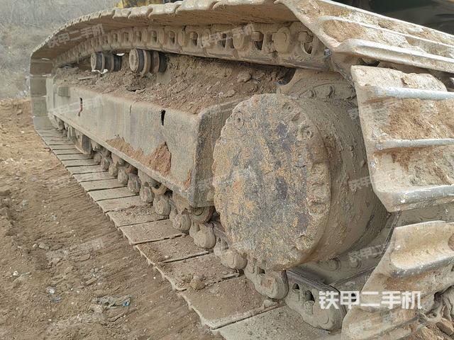 單側(cè)履帶整體(整機(jī)外觀) 單側(cè)履帶整體(整機(jī)外觀)