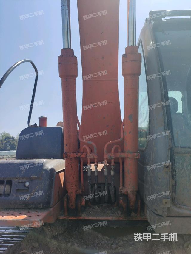 大臂油缸整體?豎拍(工作和回轉裝置) 大臂油缸整體?豎拍(工作和回轉裝置)