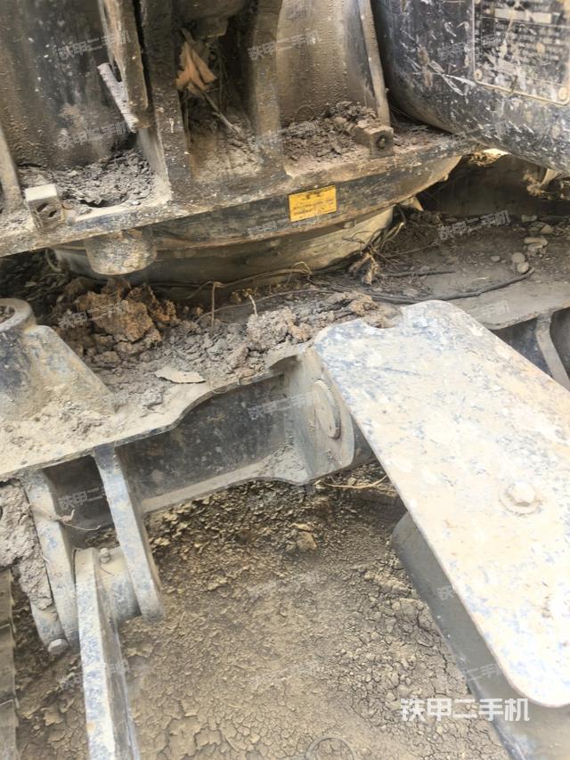 轉(zhuǎn)盤和下車架正前(工作和回轉(zhuǎn)裝置) 轉(zhuǎn)盤和下車架正前(工作和回轉(zhuǎn)裝置)