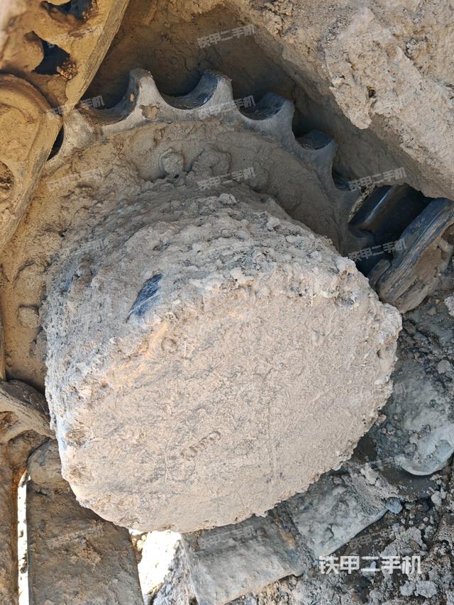 右驅(qū)動輪（行走機構(gòu)）