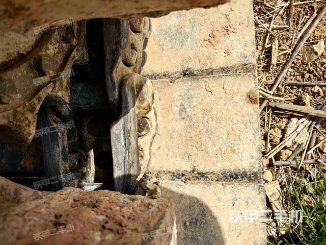 左驅(qū)動(dòng)輪（行走機(jī)構(gòu)）