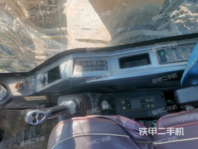 座椅右側(cè)控制臺(tái)/鑰匙門/油門/含右手柄(駕駛室部分) 座椅右側(cè)控制臺(tái)/鑰匙門/油門/含右手柄(駕駛室部分)