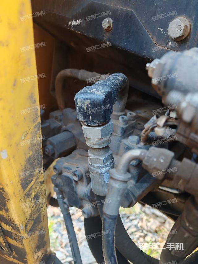 液壓泵艙室正面整體(整機(jī)外觀) 液壓泵艙室正面整體(整機(jī)外觀)