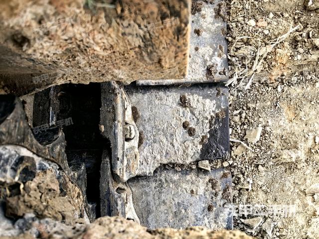 右驅(qū)動(dòng)輪（行走機(jī)構(gòu)）