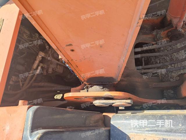 大臂根部?斜視(工作和回轉裝置) 大臂根部?斜視(工作和回轉裝置)