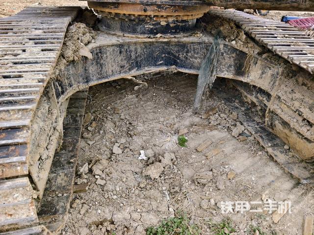 轉(zhuǎn)盤和下車架正前（工作和回轉(zhuǎn)裝置）