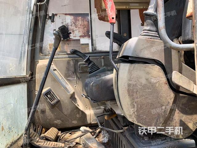 駕駛室整體（整機(jī)外觀）