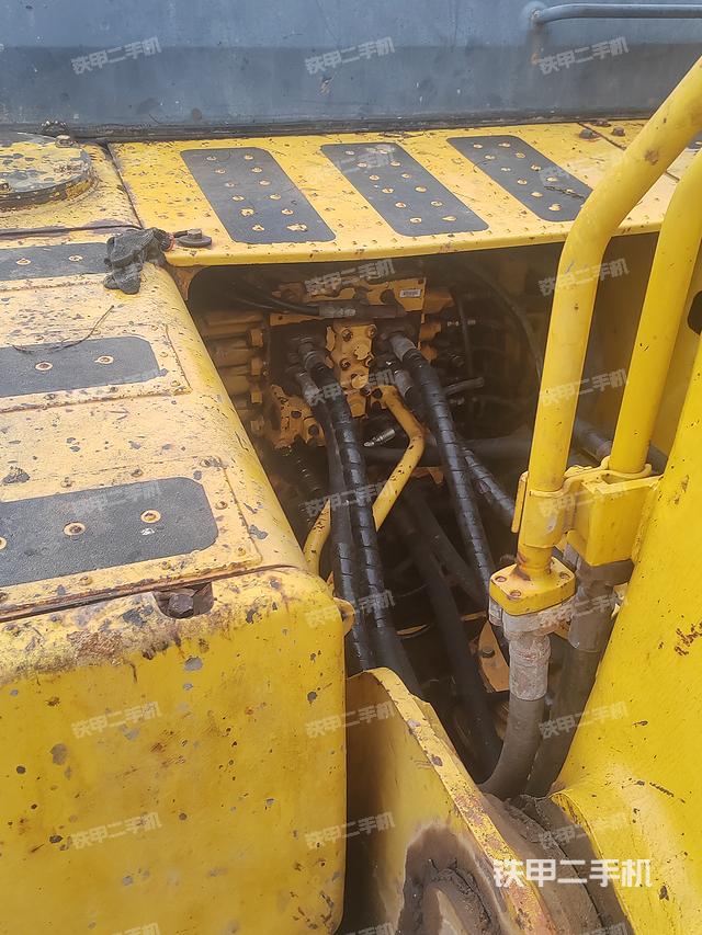 回转马达和主控阀（整机外观）