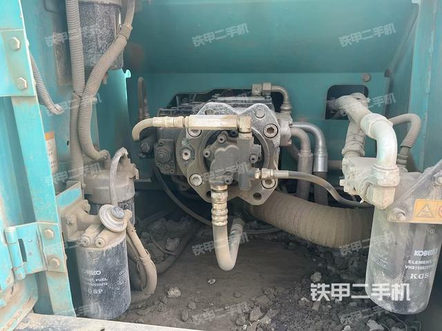 液壓泵艙室正面整體（整機(jī)外觀）