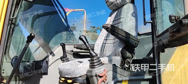 駕駛室整體（整機(jī)外觀）