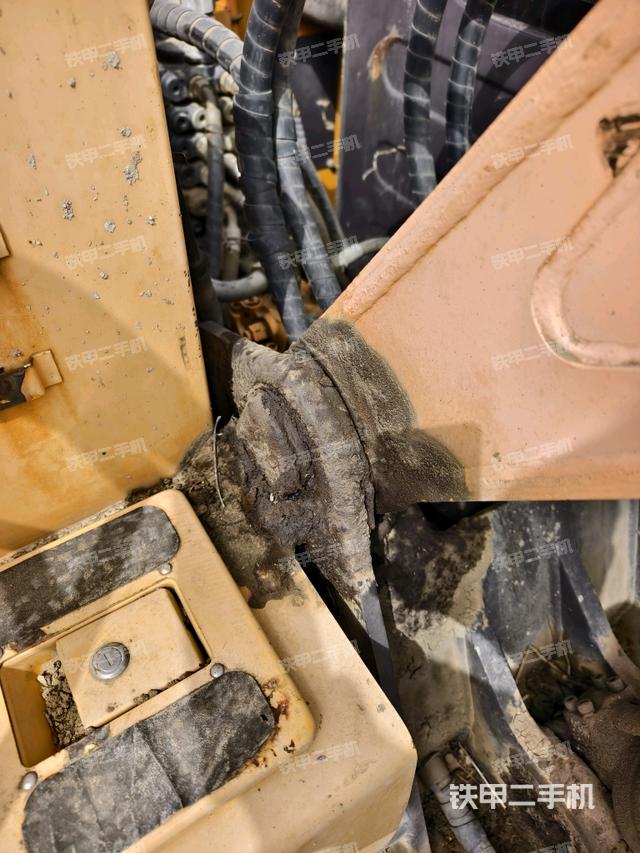 大臂根部?斜（工作和回轉(zhuǎn)裝置）