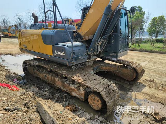 回轉(zhuǎn)馬達(dá)和主控閥（整機(jī)外觀）