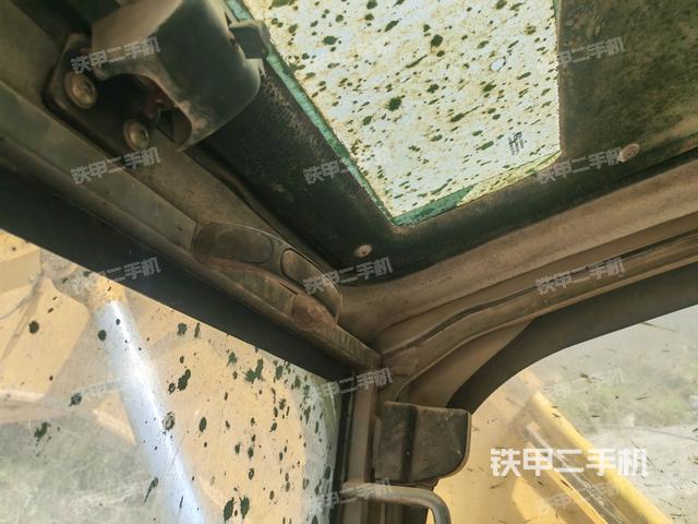 左后方玻璃角標（駕駛室部分）