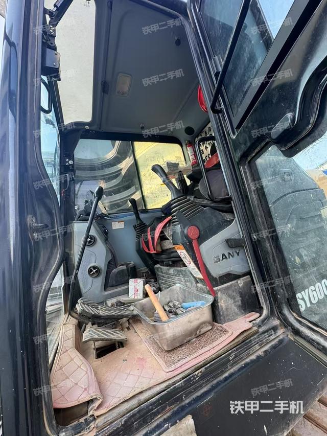 驾驶室整体（整机外观）