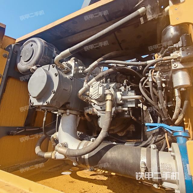 液壓泵艙室正面整體（整機(jī)外觀）