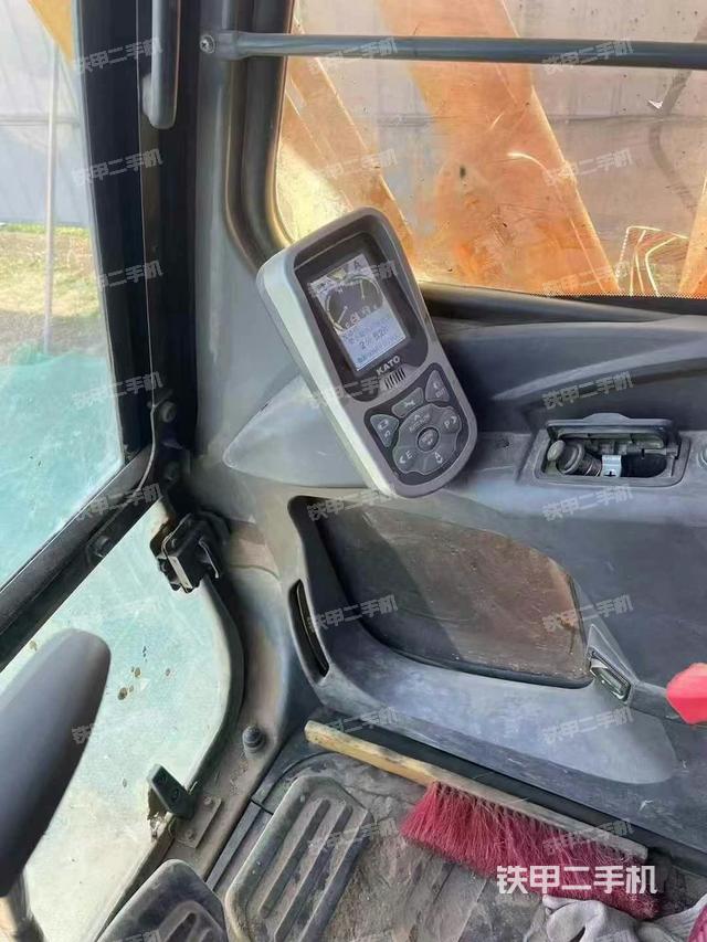 駕駛室整體(整機外觀) 駕駛室整體(整機外觀)