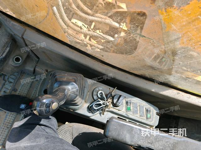 座椅右側(cè)控制臺/鑰匙門/油門/含右手柄（駕駛室部分）