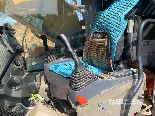 駕駛室整體（整機(jī)外觀(guān)）