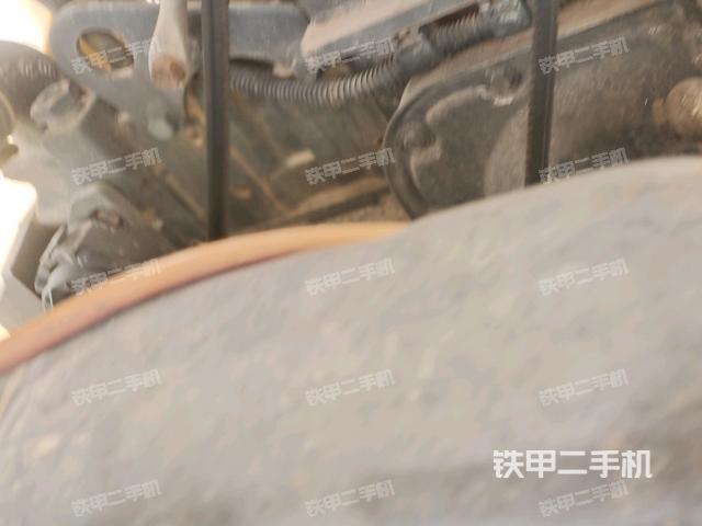 分動(dòng)箱或變速箱（壓路機(jī)發(fā)動(dòng)機(jī)艙）