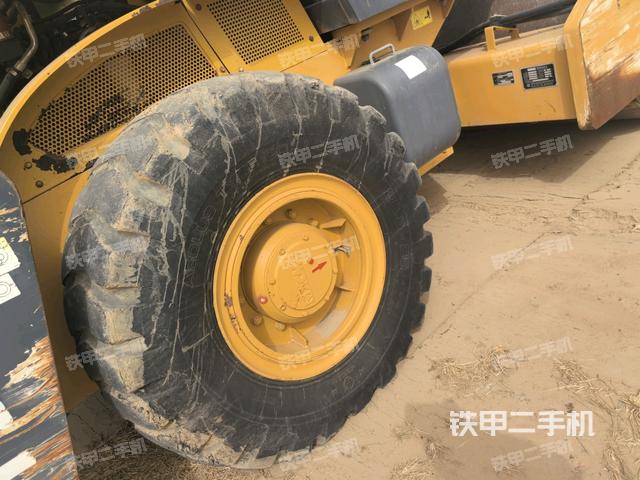 前輪左側(cè)減震塊連接及部件(壓路機(jī)前后車架) 前輪左側(cè)減震塊連接及部件(壓路機(jī)前后車架)