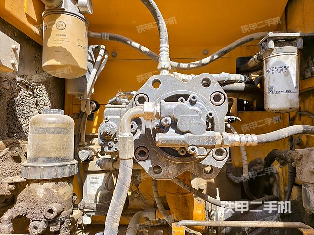 液壓泵艙室正面整體（整機(jī)外觀）