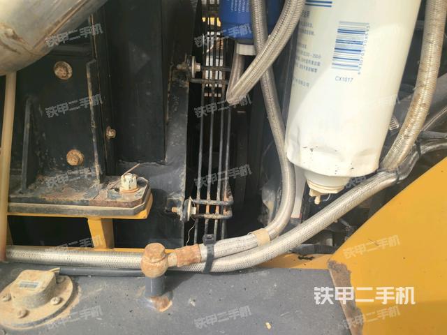 散熱器全景(壓路機(jī)發(fā)動(dòng)機(jī)艙) 散熱器全景(壓路機(jī)發(fā)動(dòng)機(jī)艙)