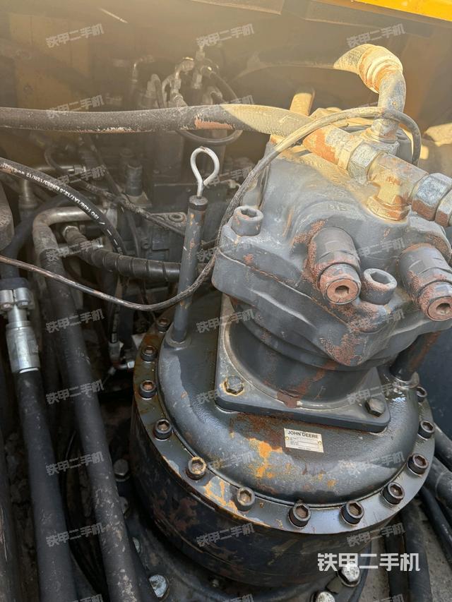 回轉馬達和主控閥（整機外觀）